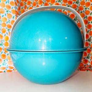 Turquoise Picnic Party Ball Plates Bowls, Plater Serving Bowls by Ingrid