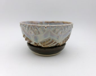Handgefertigte Keramik-Beerenschale (klein) – Weiß/Gelb/Lila/Braun