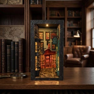 Inserto per scaffale a tema Diagon Alley, miniatura di biblioteca di Magic Alley (luci a LED)
