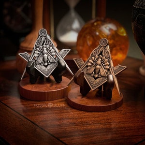 Square & Compasses LUX – Honey Bee
