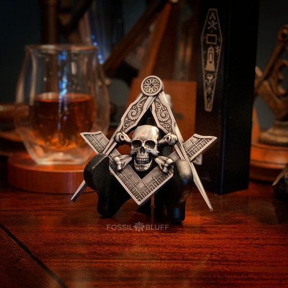 Masonic Medallion LUX - Memento Mori - Fossil Bluff
