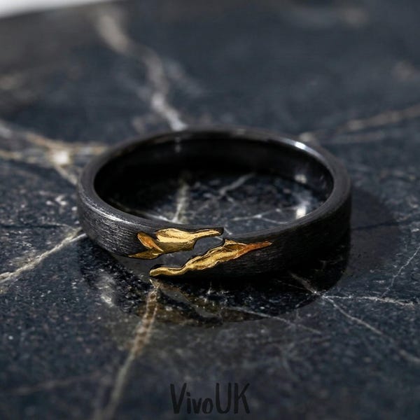 Black and Gold Split Ring, Adjustable Two Tone Sculptural Band with Textured Center, Modern Contrast Statement Ring, Edgy Minimalist Jewelry