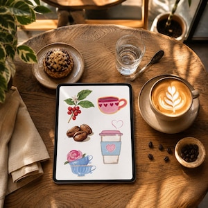Puede incluir: Una tableta digital que muestra una colección de ilustraciones con temática de café, incluyendo una rama de cafeto con bayas rojas, una taza rosa con corazones, granos de café, un vaso térmico rosa y azul, y tazas azules con una flor rosa.