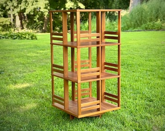 Vintage draaibare boekenkast/platenkast van teakhout in mid-century modern stijl.