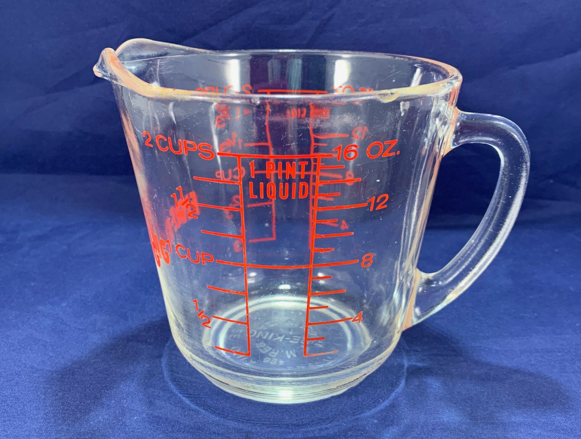 Cute Little Vintage Pyrex Glass Liquid Measuring Cup 1 Cup 8 Oz Measure Red  Lettering Hollow D Handle Pyrex 508 US and Metric Measurements 