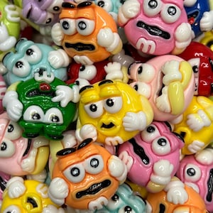 Set of 10 Mixed * Faux M&M with fun faces, Fake Candy M and M Cabochon, Fake Food, Fake Bake, Fake Candy, Summer Candy, Flatback