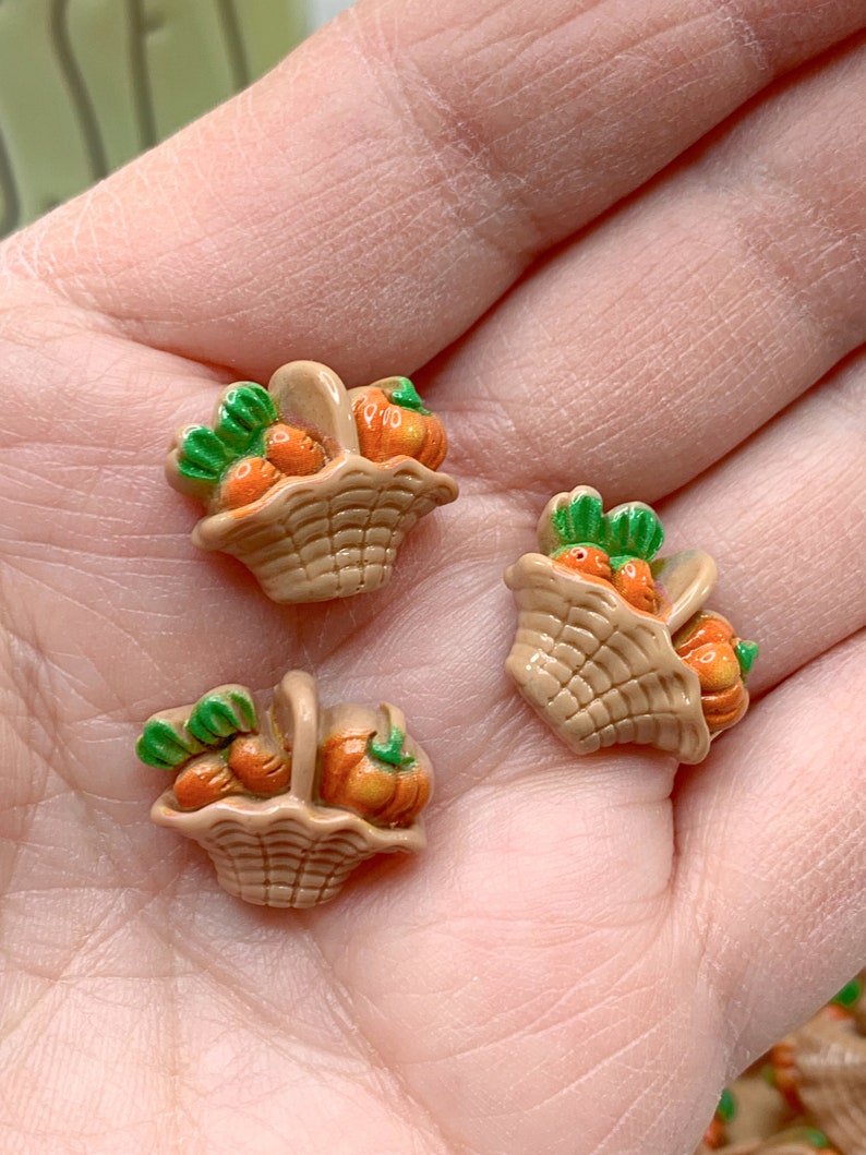 Set of 2 Mini Carrots in Basket, Easter Decorations, Fake Bake, Fake Topper, Easter Candy, Cabochon, Easter Basket, Easter Prop, Flatback image 4