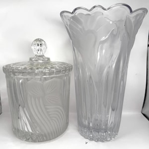 Ensemble vase et boîte à biscuits vintage en cristal Anna Hutte, motif Frosted Flower Paradise, Allemagne