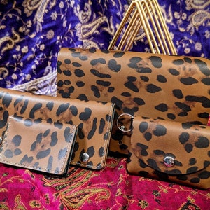Edición limitada, colección de piel de vaca con estampado de leopardo, cartera, llavero, tarjetero, lista para enviar