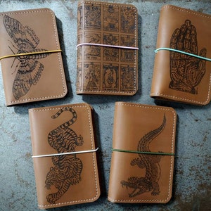 Portapassaporto in pelle inciso al laser, copertina per quaderno B7, copertina per appunti, mini diario, 6" X 4", realizzato su ordinazione