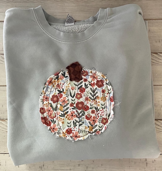 PUMPKIN SWEATSHIRT on butter soft sweatshirt - Appliqué Raggy Pumpkin - Simple Fall Pumpkin Crewneck Sweatshirt - Minimal Fall Sweatshirt