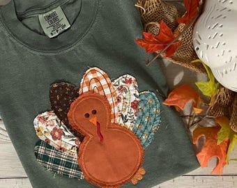 Vintage Raggy Turkey Applique Shirt – Thanksgiving Embroidered T-Shirt