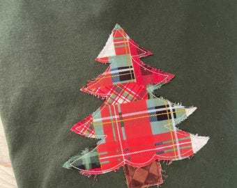 RAGGY PATCHWORK CHRISTMAS Tree Applique - Minimalistic Christmas Tree T-shirt - Colorful Christmas Shirt - Holiday Applique T-shirt