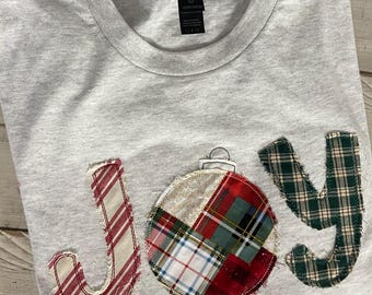 Vintage Christmas Applique Shirt – Embroidered Raggy Joy Sweatshirt