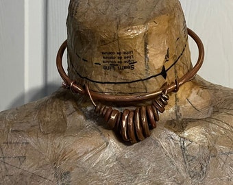 Anillos de cobre con eco, collar gargantilla, diseño contemporáneo, joyería artesanal
