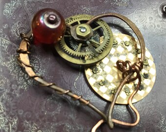 Steampunk Pin-Assemblage gold und bordeaux handgemachte Herzen und Zahnräder