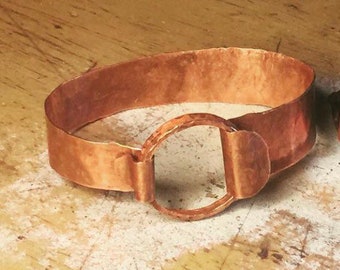 Pulsera de cobre brillante, con cierre de anilla O