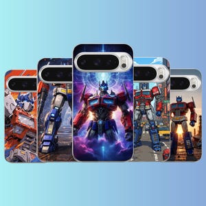 Könnte beinhalten: Fünf Smartphone-Hüllen mit verschiedenen künstlerischen Darstellungen des roten und blauen Roboters Optimus Prime. Jede Hülle zeigt eine einzigartige Szene, darunter städtische Umgebungen, kosmische Hintergründe und Nahaufnahmen des Roboters.