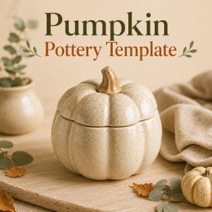 Könnte beinhalten: Ein kürbisförmiger Keramikbehälter mit gesprenkelter cremefarbener Oberfläche und einem braunen Stiel als Deckel. Der Text Pumpkin Pottery Template steht über dem Objekt. Das Design zeigt einen runden, gerippten Körper mit Deckel.