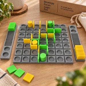Può includere: Un gioco di strategia con una base a griglia grigia dotata di rientranze circolari. Il set include pezzi di gioco in plastica giallo brillante e verde lime di forma cilindrica e rettangolare. Una scatola di cartone con il testo Strategy Focus Logic Fun A simple game for curious minds è visibile sullo sfondo.