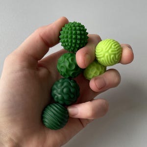 Sensoriska bollar, 6-delad taktil skrivbordsleksak, texturerad fickfidget för tonåringar och vuxna, skärmfri handaktivitet