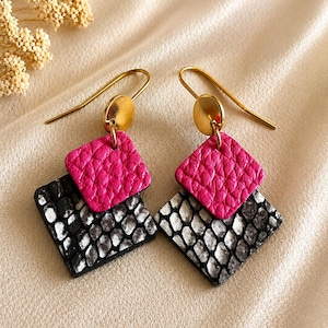 Boucles d’oreilles Selma en cuir véritable rose fuchsia et motif python noir et blanc