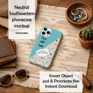 Puede incluir: Una maqueta de funda de teléfono con un diseño turquesa y floral. La funda del teléfono está sobre una alfombra estampada, con gafas de sol, una cartera y joyas cerca. El texto en la funda dice "Your ART here" y "Designed by Anne Londeg."