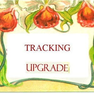 Peut inclure: Illustration de style vintage avec une bordure florale et les mots "TRACKING UPGRADE" en rouge. Le design présente des fleurs rouges et jaunes avec des feuilles et des tiges vertes, sur fond crème.