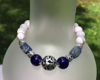 Bracciale con perline blu, grigio e argento