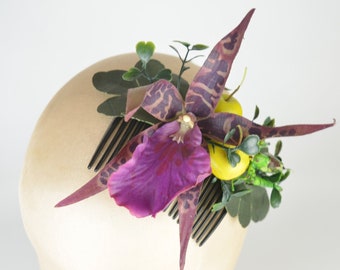 Fascinator Piccolo copricapo Pettine capelli Viola Orchidea Fiore di seta con cavalletta e mele verdi Primavera Estate Party Cocktail Cappello Hen Night