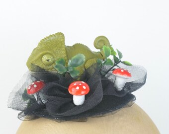 Headpiece Fascinator Green Lizard with Bright Red Mushrooms & Black Tulle Veil Hair Clip Accessory Cute Kawaii Woodland Fairy Cocktail Hat