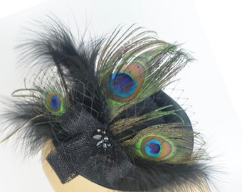 Cappello copricapo con pavone e piume nere e gioielli vintage, moda Burlesque Pin Up Rockabilly Occasion Show Girl