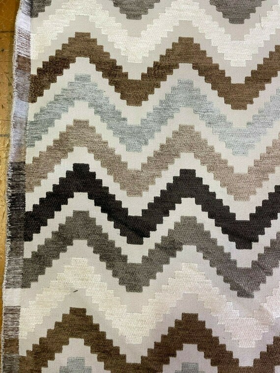 MORROW(モロー) 3.625 Yds Romo Marlow Chevron Zig Zag Blue, Gray, & Tan