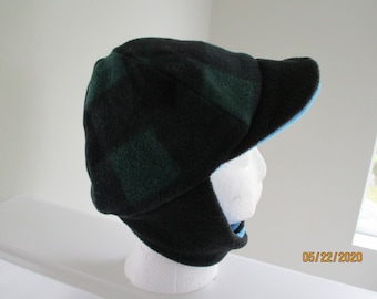 Polar fleece child/'s reversible hat with velcro chin closure