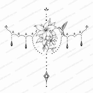 Tatuering | Kolibriens viskningar | Bröstbenstatuering för kvinnor | Digital blomsterdesign