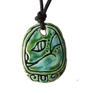 Mayan obsidian cartouche pendant deals
