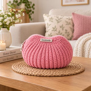 Beginner Crochet Zipper Pouch Pattern, Ribbed Rounded Bag (PDF Tutorial)