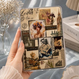 Könnte beinhalten: Eine transparente Tablethülle mit einer Collage aus Vintage-Bildern, darunter ein Porträt einer Person mit Blumenkranz, Big Ben, handschriftliche Notizen, Briefmarken, Filmstreifen sowie der Text "darling, you are" und "a work of art."