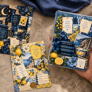 Könnte beinhalten: Drei rechteckige Dekoartikel mit einer Collage aus blau-gelben Blumenmustern, Zitronen, Büchern und Küstenlandschaften. Die Designs enthalten Texte wie READ MORE GOOD THINGS, A BRIGHTER MOOD IN EVERY CHAPTER und GOOD STORIES.