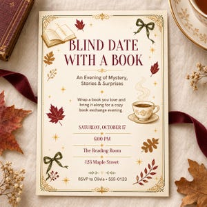 以下が含まれることがあります： 「Blind Date With A Book」と題された長方形のイベント招待状。開いた本、湯気の立つティーカップ、秋の葉、緑のリボンのイラストが描かれています。テキストには、10月17日土曜日午後6時、The Reading Roomで開催されるイベントの詳細が記載されています。