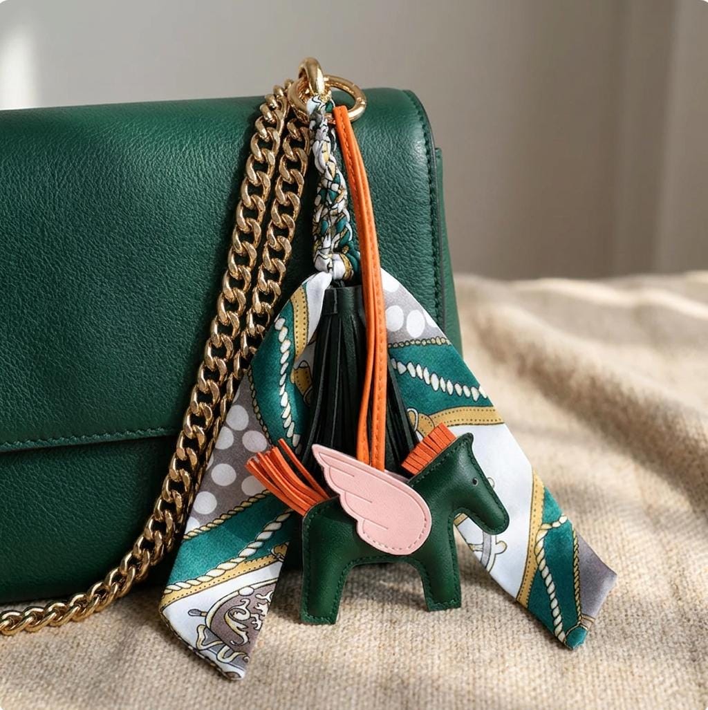 エルメス ホースモチーフ キーホルダー 箱付 ヴィンテージ バッグチャーム 希少 Hermes horse bag charm - Etsy 日本