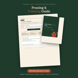 Op de afbeelding: Een Garden Ninja Tomato Success System snoei- en trainingsgids met een geprint SOP-document en een boekje met een tomatenillustratie. De tekst bevat Pruning & Training Guide, Pruning Decision Guide en een wekelijkse checklist.