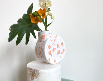 handmade circle vase white with salmon/orange 3D pattern