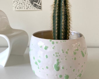 Planter tripod low M white with mint dots