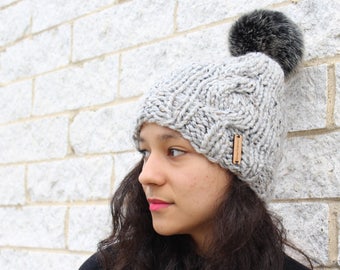 Gorro de invierno de punto trenzado, pompón de piel sintética, mezcla de lana de cordero holgada