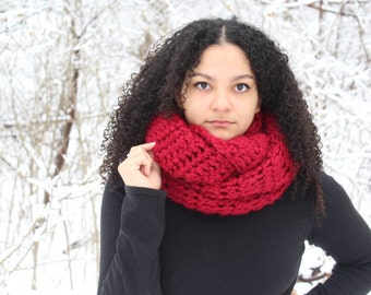Chunky knit  infinity scarf - The Guenevere Cowl-  Crochet circle scarf in red