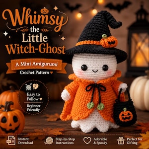 Puede incluir: Un fantasma amigurumi de ganchillo blanco que lleva un sombrero de bruja negro con un detalle de calabaza naranja y una capa naranja con lazos negros. El fantasma sostiene un peque&ntilde;o cubo negro con un dise&ntilde;o de cara de calabaza naranja.
