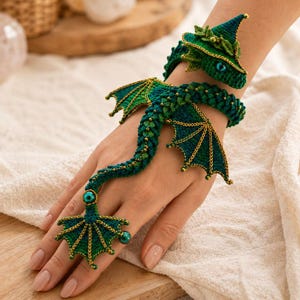 Modèle de harnais de main Dragon Émeraude au crochet | Tutoriel de bijoux fantaisie en fil de fer (Téléchargement PDF)