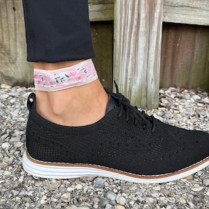 Light Pink Roses Fitbit Band, Fitbit Ankle Band, Fitbit Flex, Flex 2, Luxe, Fitbit One, Inspire, Fitbit Bracelet, Fitbit Alta, Misfit Ray