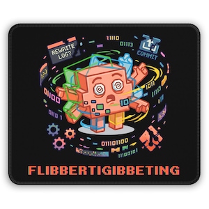 Puede incluir: Una alfombrilla de ratón negra rectangular con un gráfico de pixel art de un personaje naranja con forma de bloque confundido y ojos en espiral. El diseño incluye código binario, iconos digitales flotantes y el texto REWRITE LOG?, COMMIT y FLIBBERTIGIBBETING.